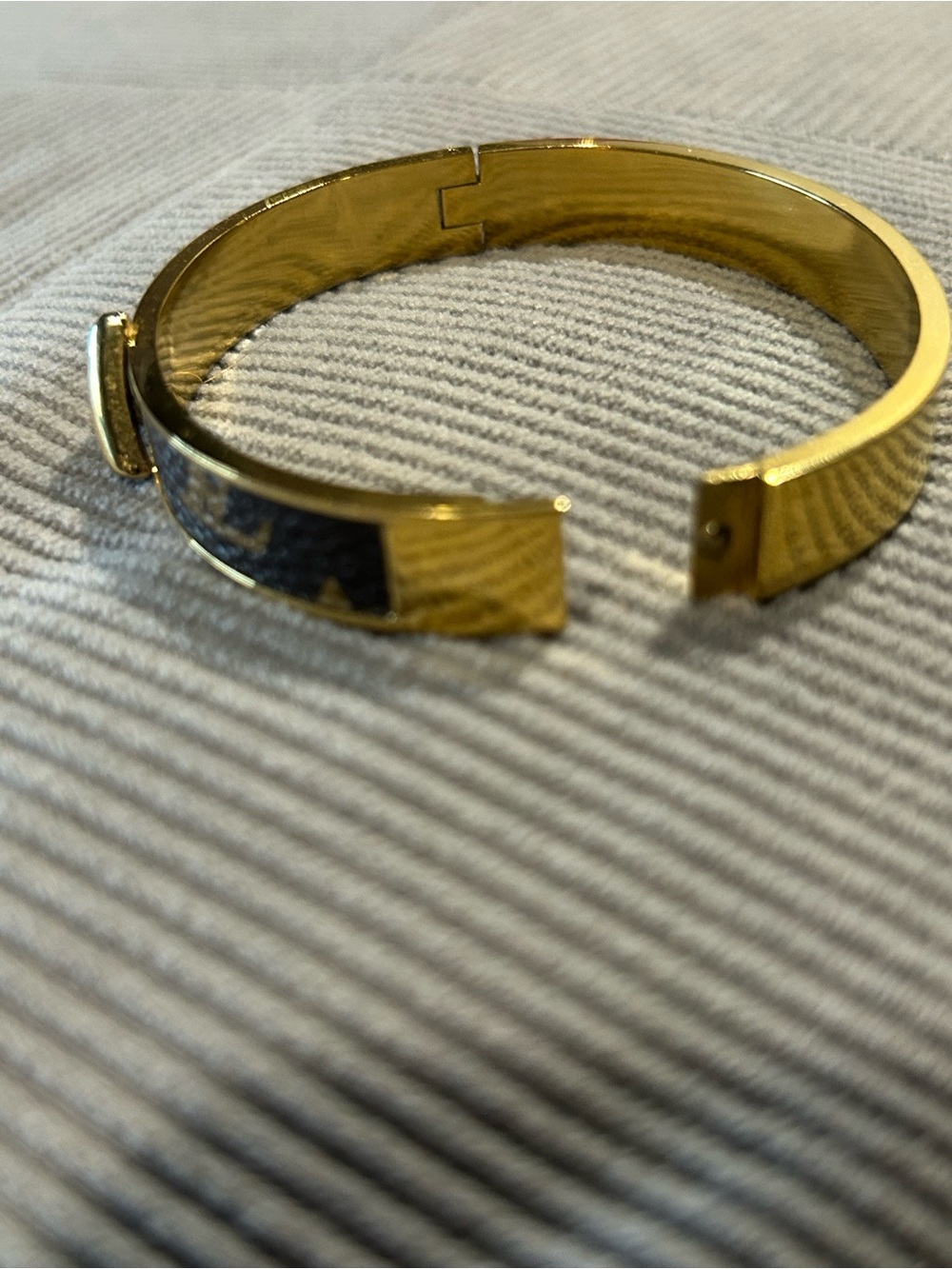 Gold and Black V-Shaped Bangle Bracelet - Picture 7 of 7